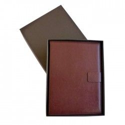 Agenda A4 nedatata cu clapa magnetica Nova burgundy 10230224